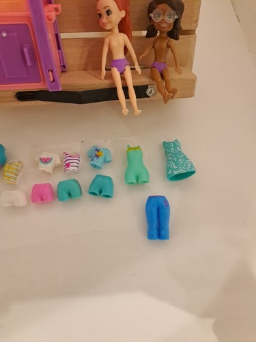 Polly Pocket Grill & Chill barbecue confezione festa con quattro bambole da 2" e 18+ accessori - Foto 9 di 13