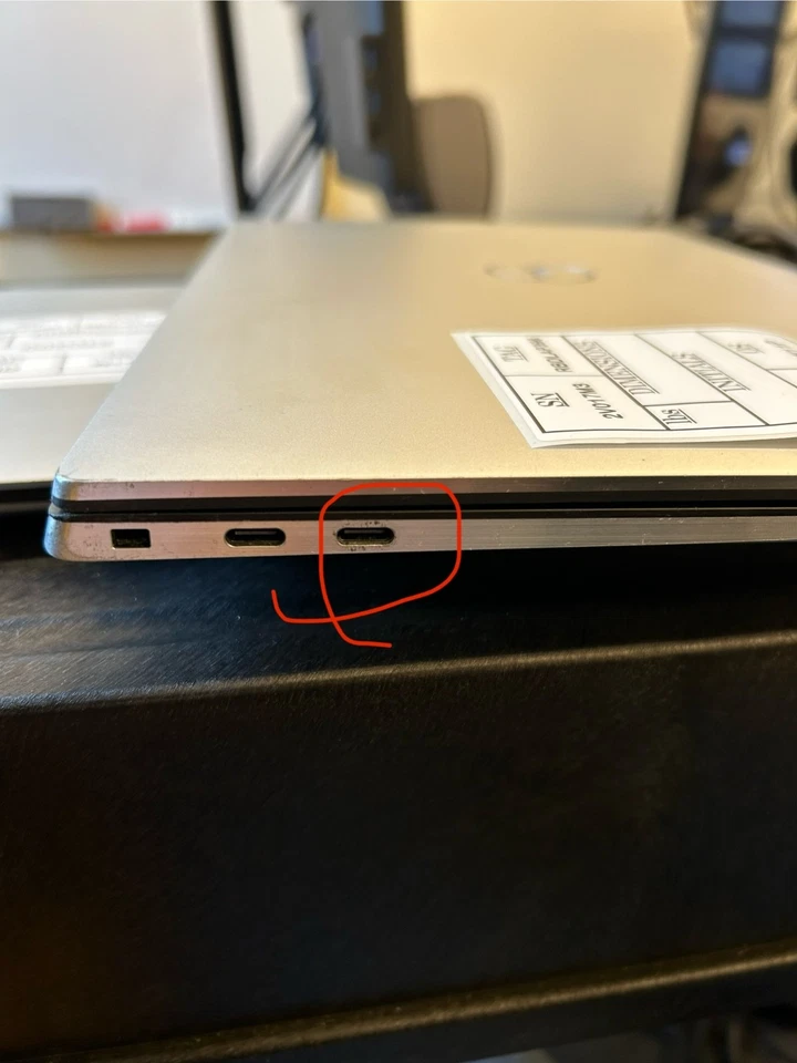 Dell XPS 15 9510 UHD+ Táctil I9-11900H 32GB 512 3050 TI W11P SIN AC *LEER* Foto 3 de 4