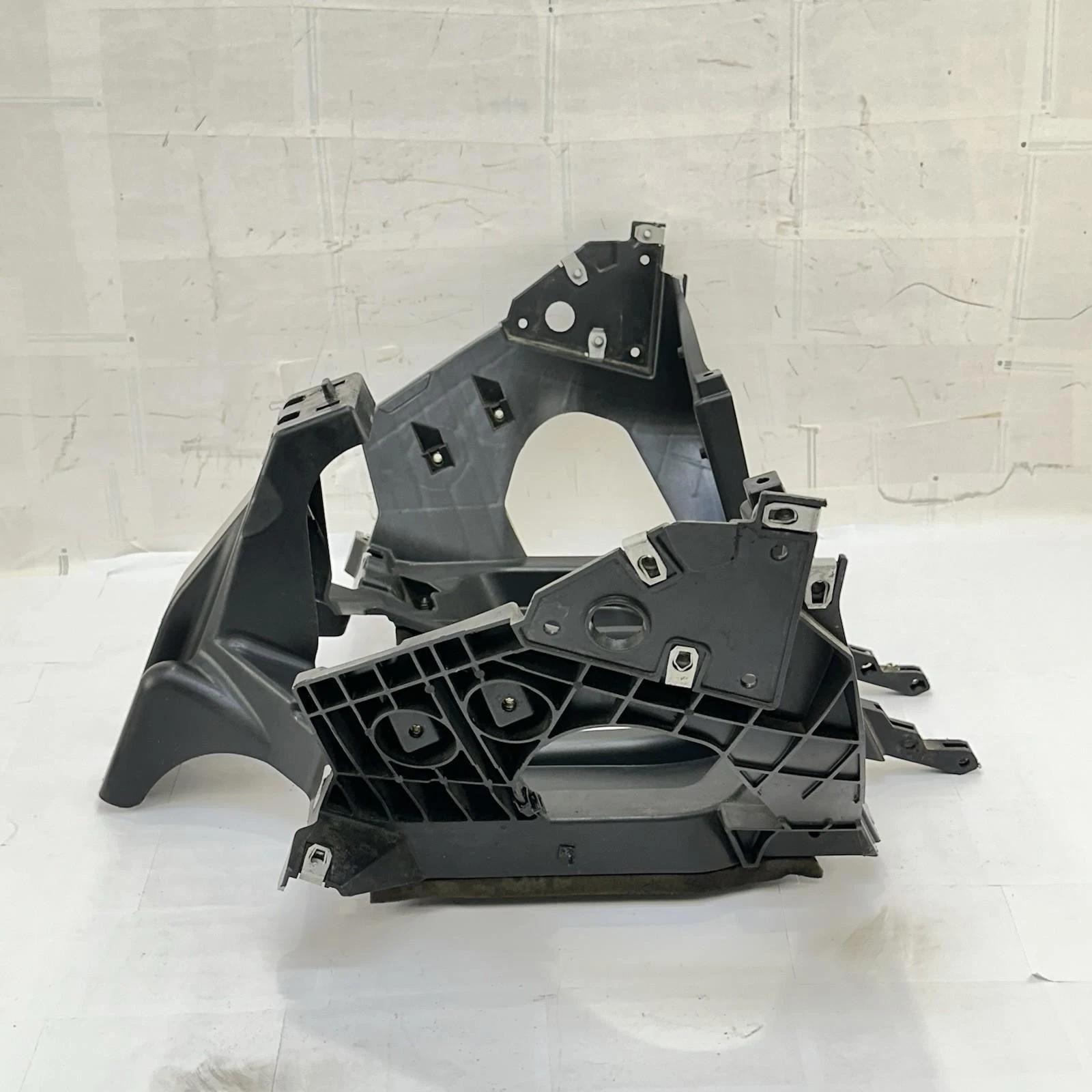 2016 CAN-AM SPYDER RT FRONT COWL DASH FAIRING CONSOLE SUPPORT BRACKET STOCK