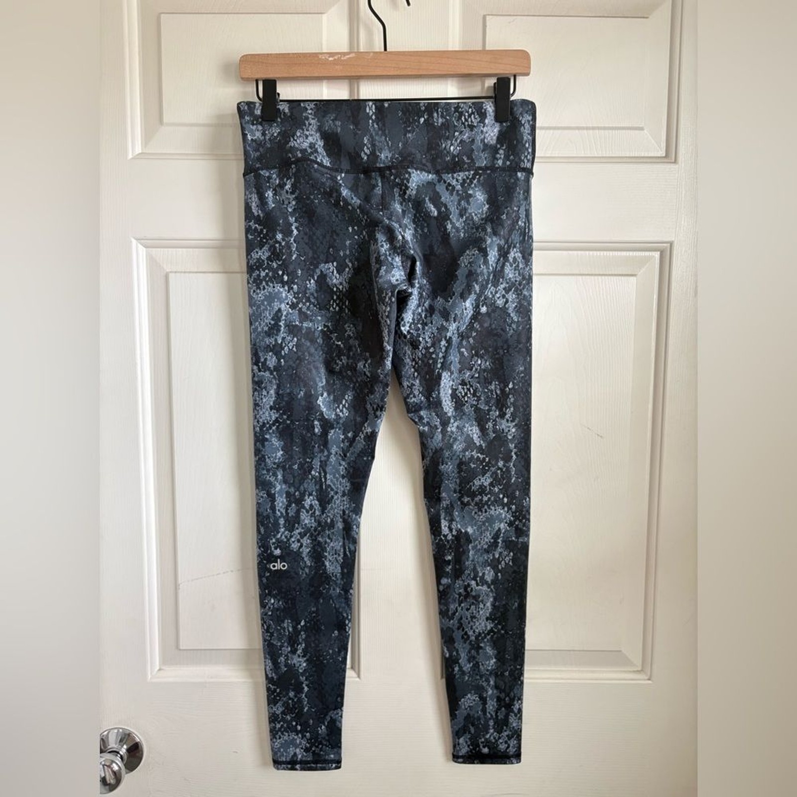 Alo Yoga Airbrush Python Print Leggings Size Small