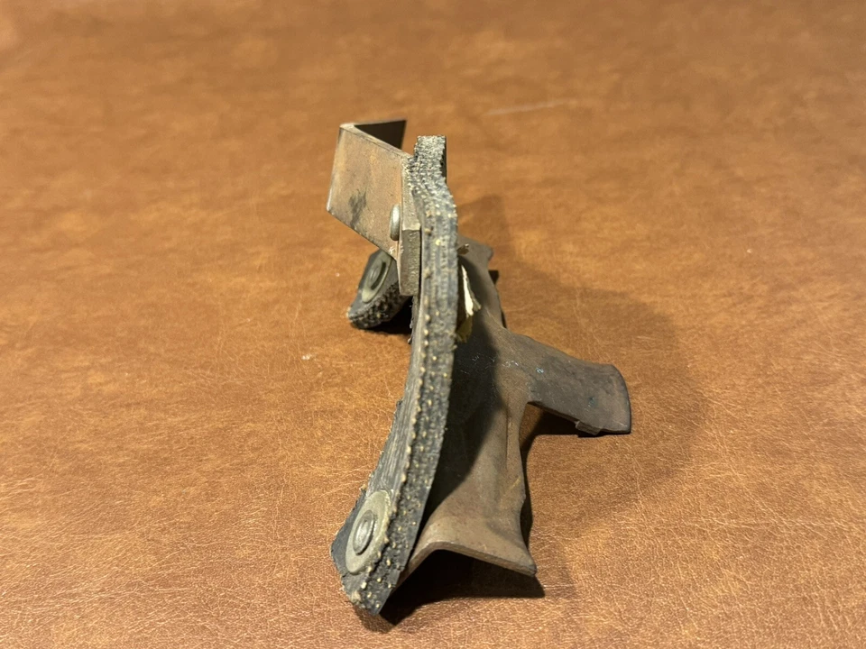 NOS FORD B7A-5261-H 1957 MODELO CABIDE DE ESCAPE SEDÃ ENTREGA VAGÃO FAIRLANE - Imagem 4 de 4