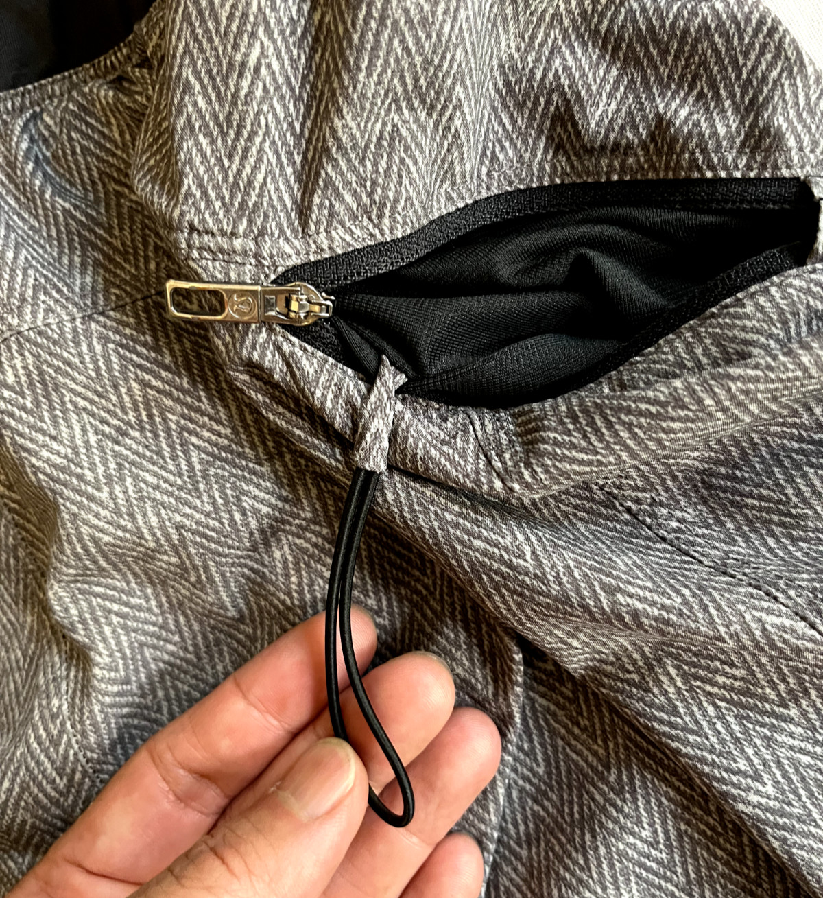 Lululemon Gray Herringbone Patterned Activewear S… - image 5