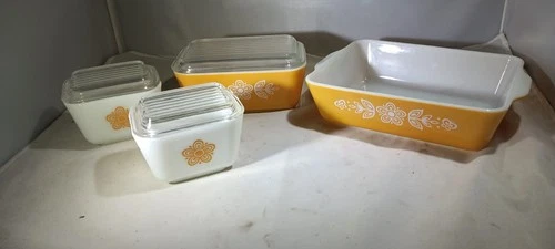 Pyrex Butterfly Gold Refrigerator Set Vintage 7 Pieces...1970' s