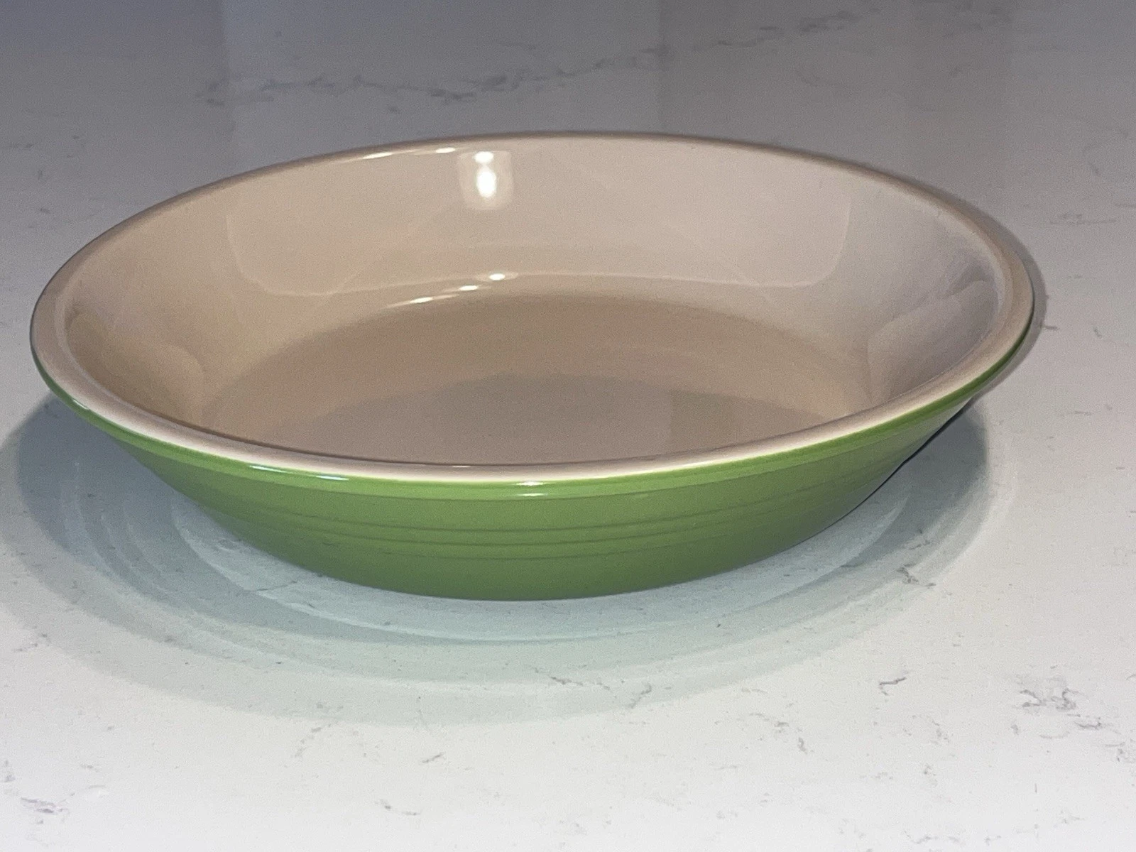 Le Creuset Kiwi green enameled stoneware pie dish 09-38 10”