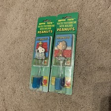 2 Peanuts Snoopy  Charlie Brown Youth Toothbrush Set w/ Holder Happee Teeth