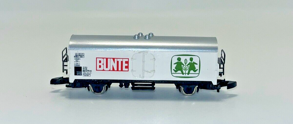 Z Scale Marklin 8113 Electric Locomotive Set with 6 Freight Cars