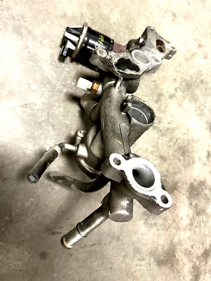 #130 - 2009 HONDA ODYSSEY EX-L ENGINE MOTOR THERMOSTAT HOUSING w/ EGR VALVE OEM+ Foto 2 de 4