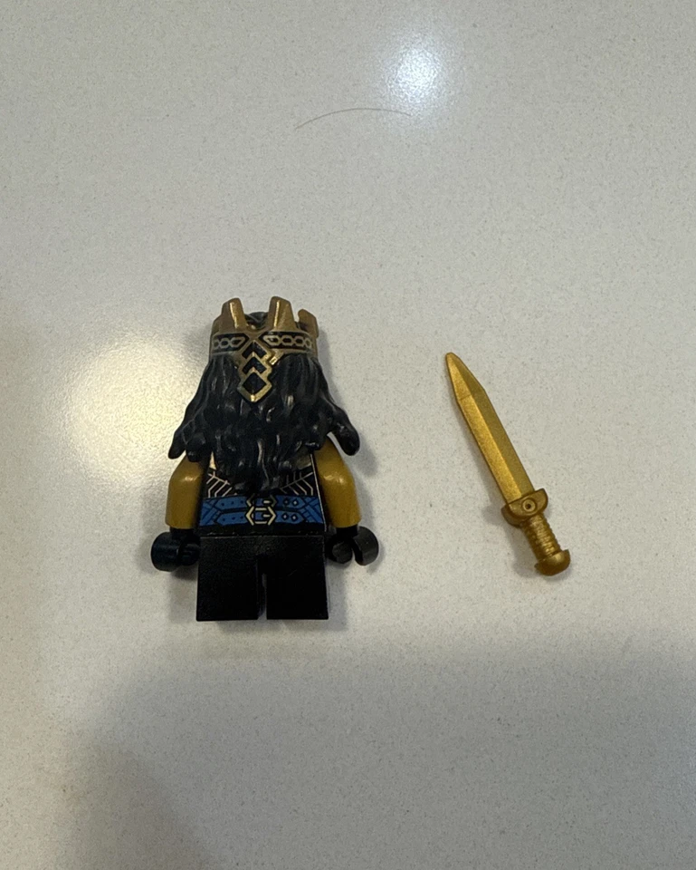 Минифигурка LEGO Hobbit Thorin Oakenshield золотая броня и корона, Lor106 - Изображение 3 из 3