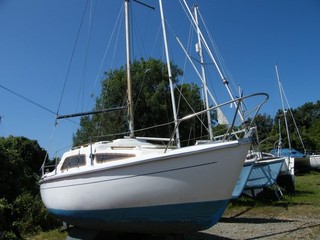 Leisure 20 sail boat 20ft 4 berth GRP sloop with 6HP outboard engine and tender