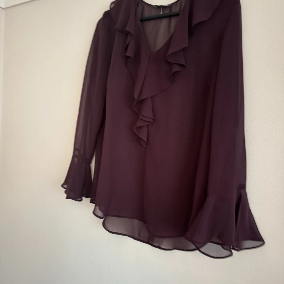 Soon Size 12 Purple Ruffle Floaty 3/4 Sleeve Sheer V Neck Top W3 - Image 3 of 4