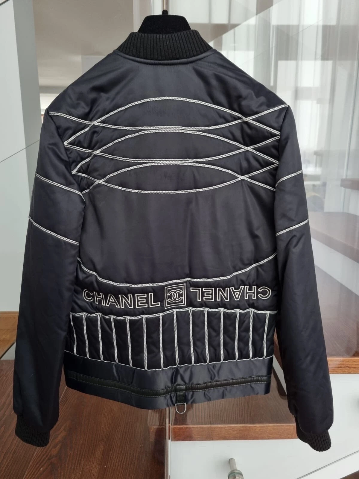 Giacca bomber Chanel con logo Chanel