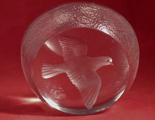 Mats Jonasson Art Glass Crystal Flying Dove Bird Paperweight 3-D Sculpture - Picture 2 of 5