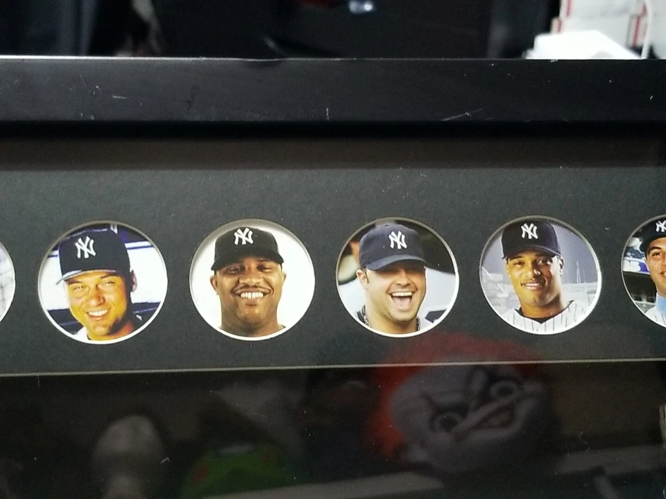 New York Yankees 27ª Serie Mundial Enmarcado y Enmarañado 22.5" X 12" 2009 3D Foto 4 de 4