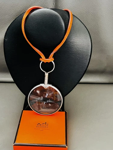 HERMÈS Collana con lente di ingrandimento Hermes.