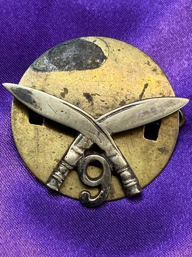 Genuine WW1/2 9th Gurkha Rifles Cast White Metal Cap Badge Orig lugs