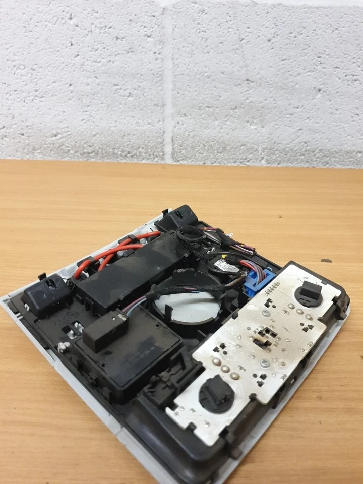 Vw Golf Mk6 Gt 2009-2012 INTERIOR LIGHT PANEL 1K8947105AT - Image 4 of 4