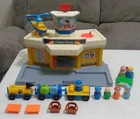 Vintage Fisher Price Little People Play Family Jetport #933 Airport w/Access.