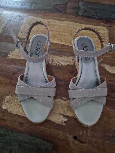 Ladies Sandles Size 37