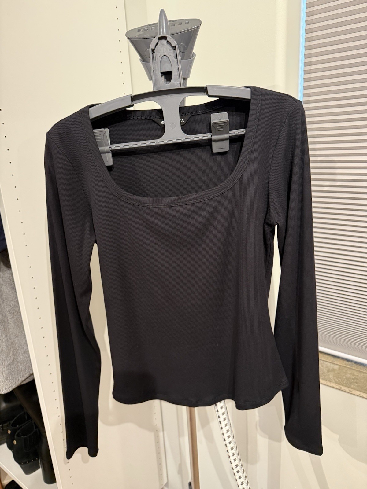 Athleta Fitted Ribbed Stretchy Basic Black Long S… - image 4