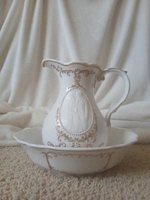 Franklin Mint ''Gone With the Wind'' Porcelain Pitcher & Bowl Set 50th Anniversary