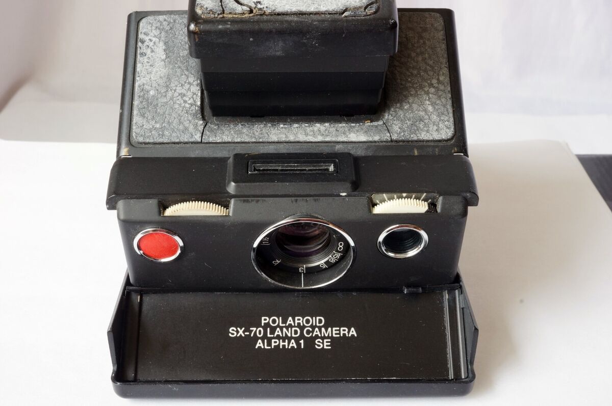 Polaroid SX-70 Land Camera Alpha 1 SE w/ Red Button Good Polaroid SX-70 Land Camera Alpha 1 SE w/ Red Button Good