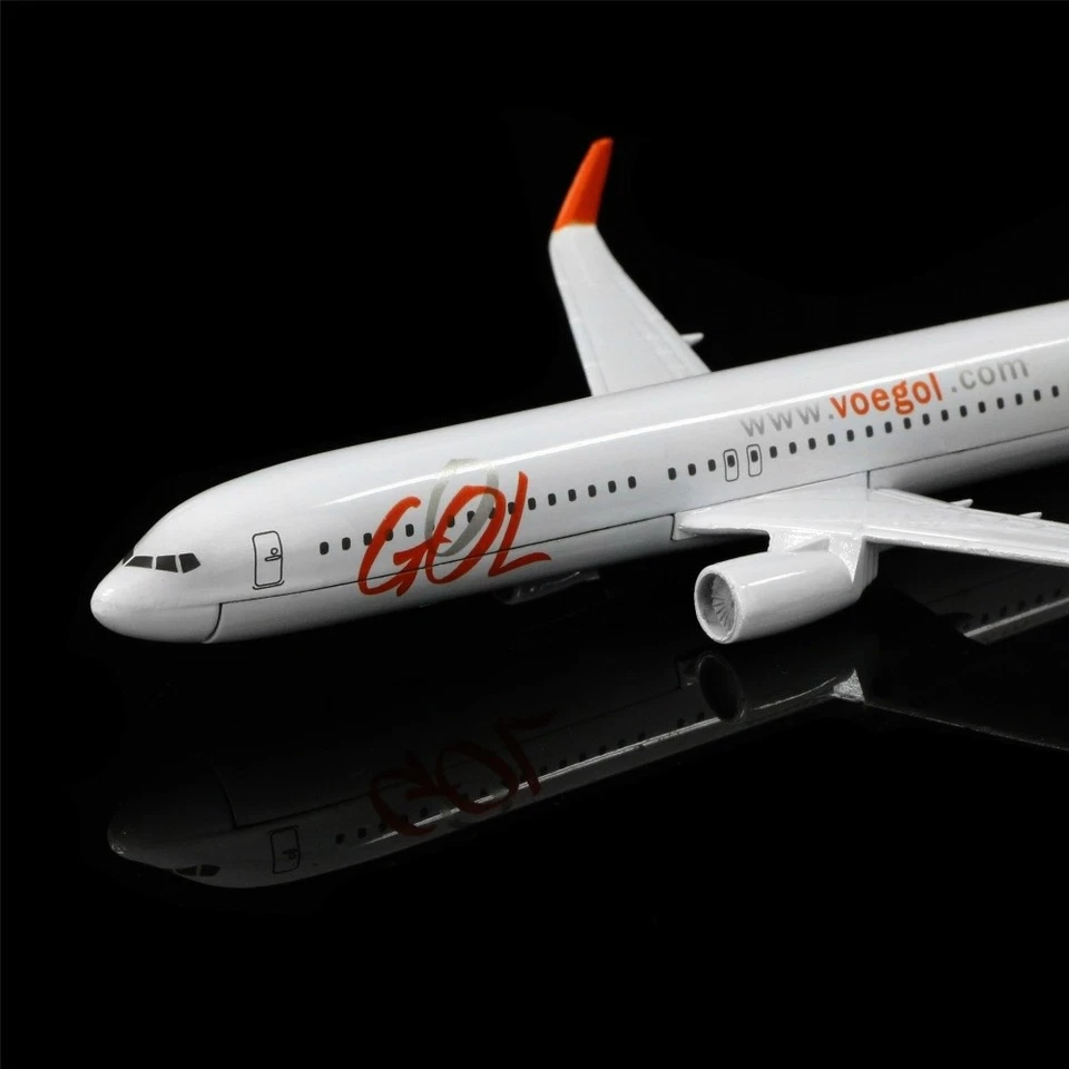 1:400 Diecast Airplane Model 16 cm Brazilian Boeing 737 GOL Airlines Collection - Immagine 4 di 4