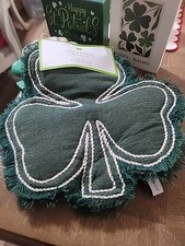 NWT 4 STOREHOUSE SHAMROCK PLACEMATS, St. Patrick's Day, 15 " TOUCH OF GOLD