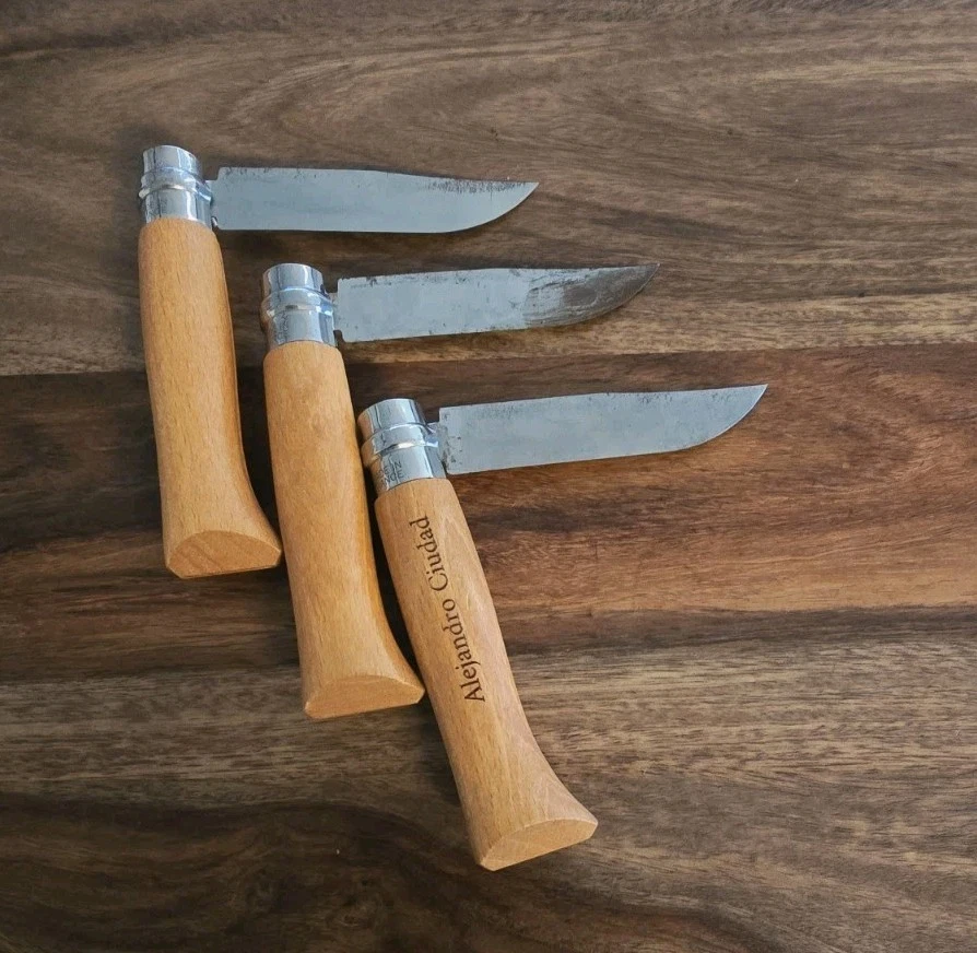 Lote de 3 Cuchillos Plegables Opinel Nº8 Acero al Carbono Fabricados en Francia Foto 3 de 4