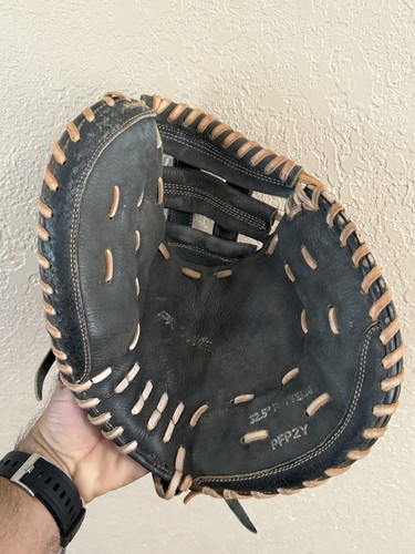 Easton Prowess Softball Glove RHT Right PFP2Y Fastpitch Catchers Mitt 32.5 - Picture 4 of 7