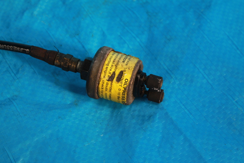 0417 SUBARU WRX STI OIL PRESSURE SENSOR 010 BAR 3000PSI 05 06 07 08