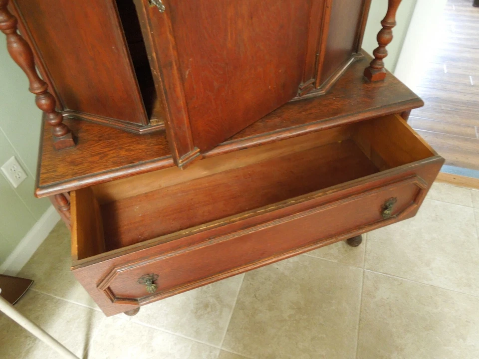 Antiguo armario/armario de roble chino con cajón, 3 estantes y puerta con cerradura con llave Foto 4 de 4