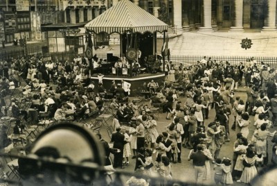 Frankreich Paris 14. Juli Place de la Bourse Feier Ball Tanz altes Foto 1957