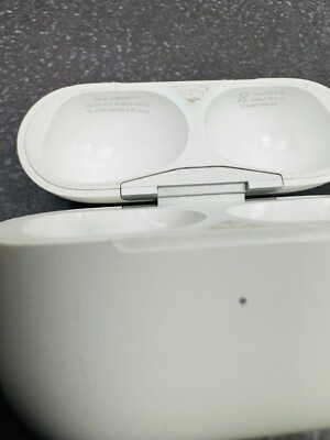 Apple Airpods Pro 2nd Gen lightning Wireless Charging Case Apple Airpods Pro 2nd Gen lightning Wireless Charging Case