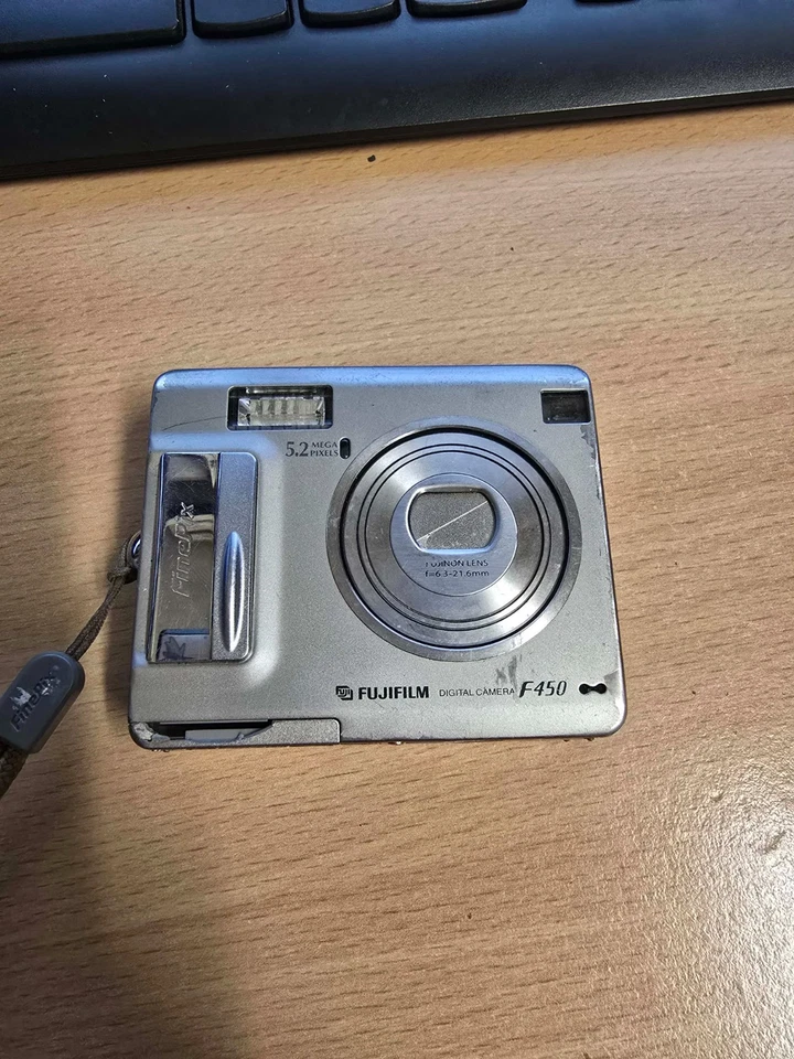 Fujifilm FinePix F Series F450 5.2MP Digital Camera - Silver, photo 1 of 5