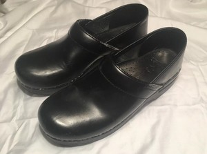 dansko 39 narrow