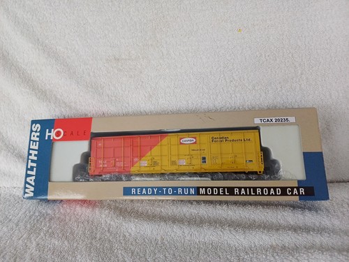 Walthers Spur HO 932-7023 Canfor Thrall Door Box Car #20235 | Condition: Used