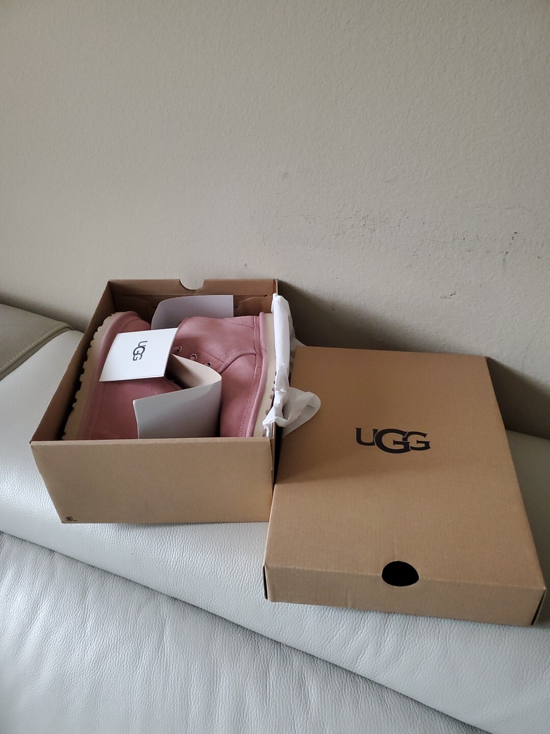 UGG Australia Women's Neumel Boot Original Box Size 10 image 7