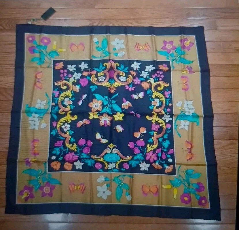 Foulard vintage Gucci fleurs et papillons bordure noire soie 33
