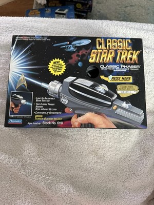 CLASSIC STAR TREK CLASSIC PHASER STARFLEET STANDARD ISSUE SIDEARM NEW BATTERIES