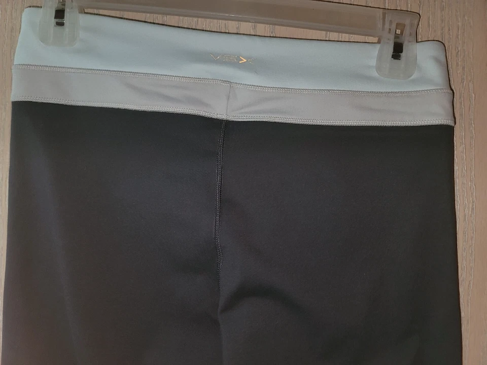 Leggings Victoria's Secret VSX Deportivos Espalda Cruzada Capri Corte Ajustado Talla Pequeña Foto 4 de 4