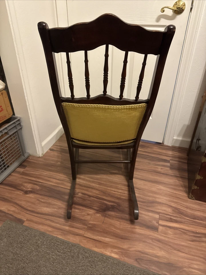 Антикварное кресло-качалка с цветочным узором сиденье/спинка и отделка головки гвоздя - Изображение 4 из 4