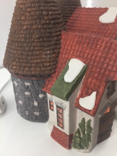 Vintage, Dept 56, DICKENS VILLAGE SERIES, Bishops Oast House, 5567-0 - Picture 2 of 8