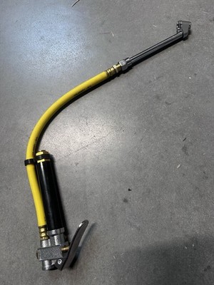 King Air Tire Pressure Filler  Dual Chuck Inflator Car Gauge 12'' Compressor Hose