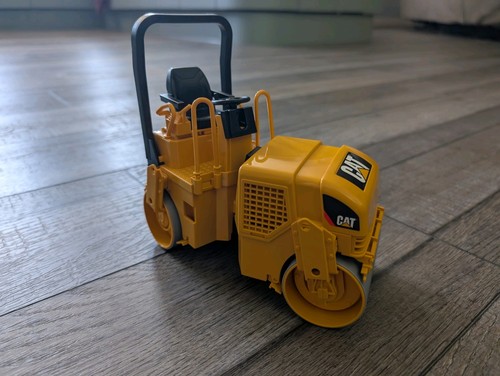 Bruder 1:16 CAT Asphalttrommel Kompaktwalze.