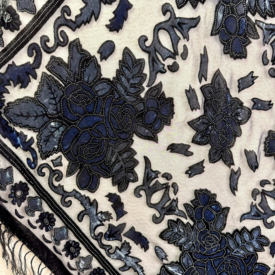 Mantón cuadrado de terciopelo Burnout para mujer talla única negro azul floral flecos envoltura Foto 4 de 4
