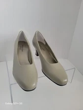 Mark Lemp Classics Women’s Size 8.5 M 2” Heels