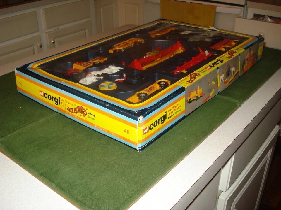 1960's CORGI JEAN RICHARD CIRCUS SET IN BOX, VERY NICE  - Image 2 of 4