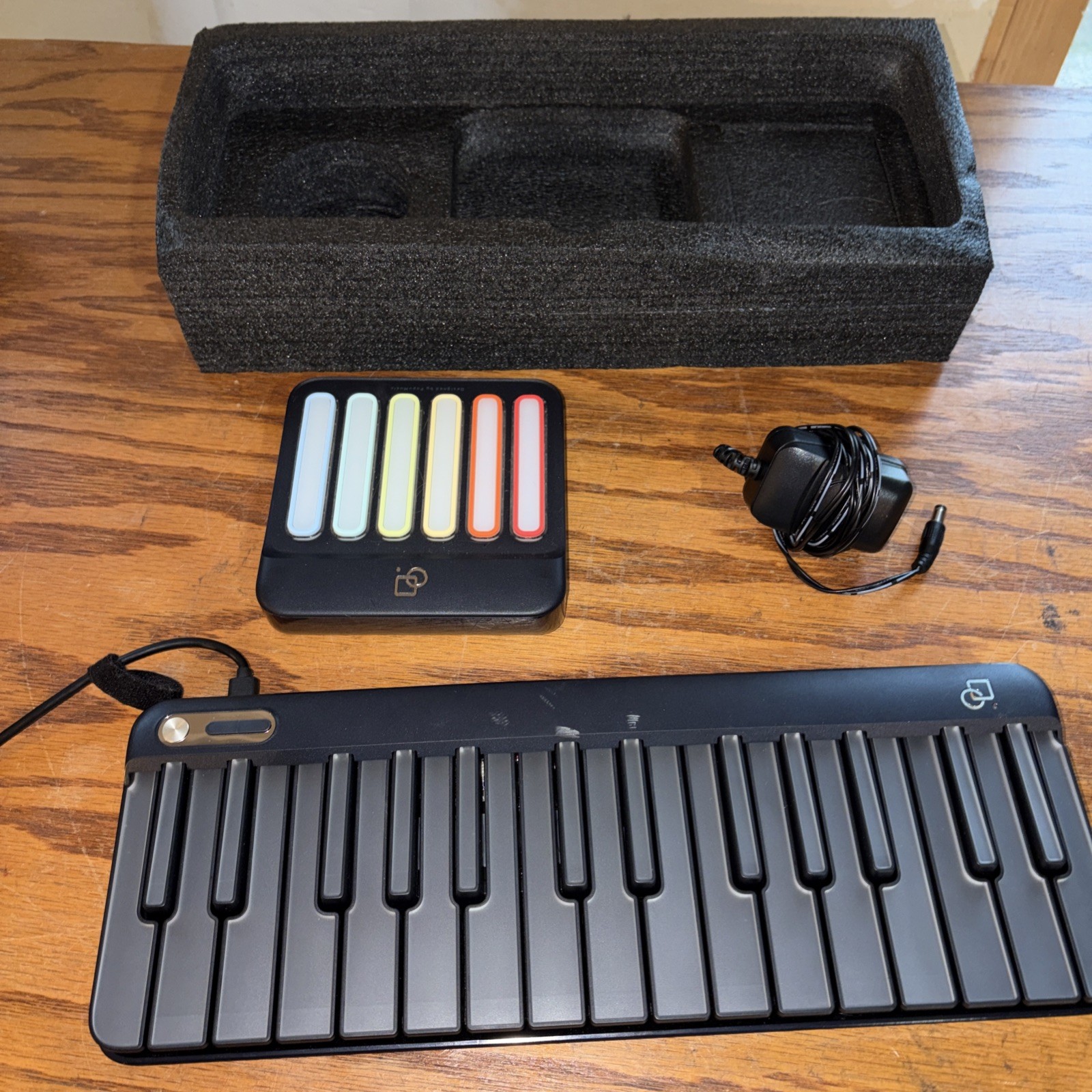 PopuPiano 1 Smart Pianoforte Modulare Portatile e Tastiera MIDI con Custodia e Alimentazione foto 2