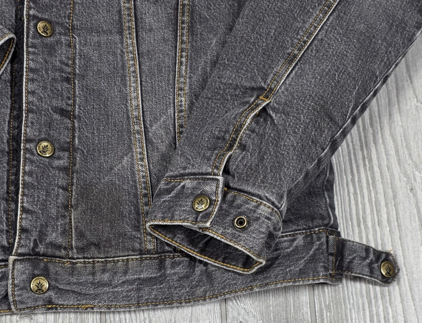 Chubbies Men's Fade Gray Denim Sherpa Black Lined Trucker Jacket Pockets Size M - product detail image 5