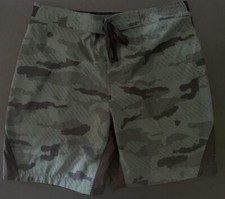 Old Navy Active Board Shorts Men's Size Large Green Camouflage Stretch Swimwear